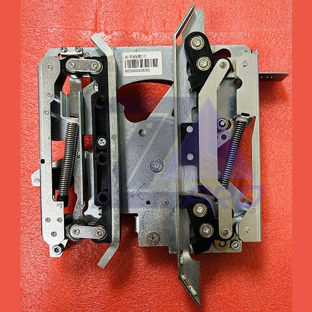 Отводка дверей кабины правая центрального открытия NH=300mm  KM601500G13 Kone